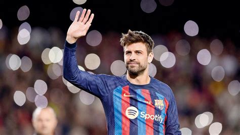  A Madrid Serenade:  Unveiling the Passion Behind Gerard Piqué's Musical Debut!